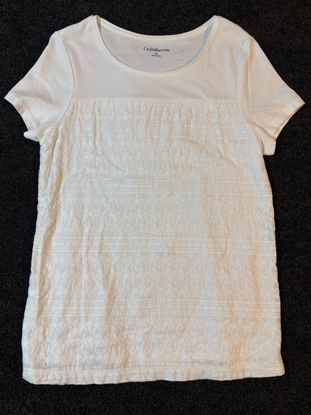 Croft & Barrow Shirt Womens M White Embroidered Floral Scoop Neck Short Sleeve